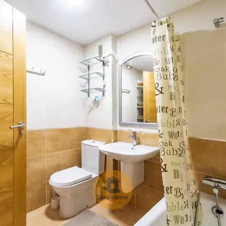 Apartamento Con Amplia Terraza En *